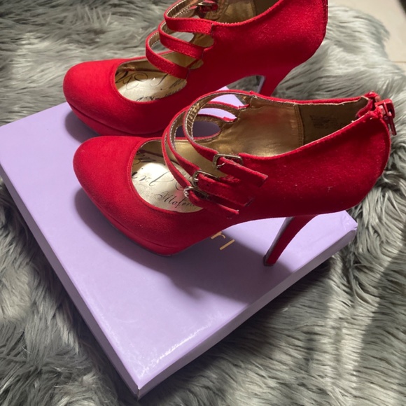 Red heels - Picture 2 of 7